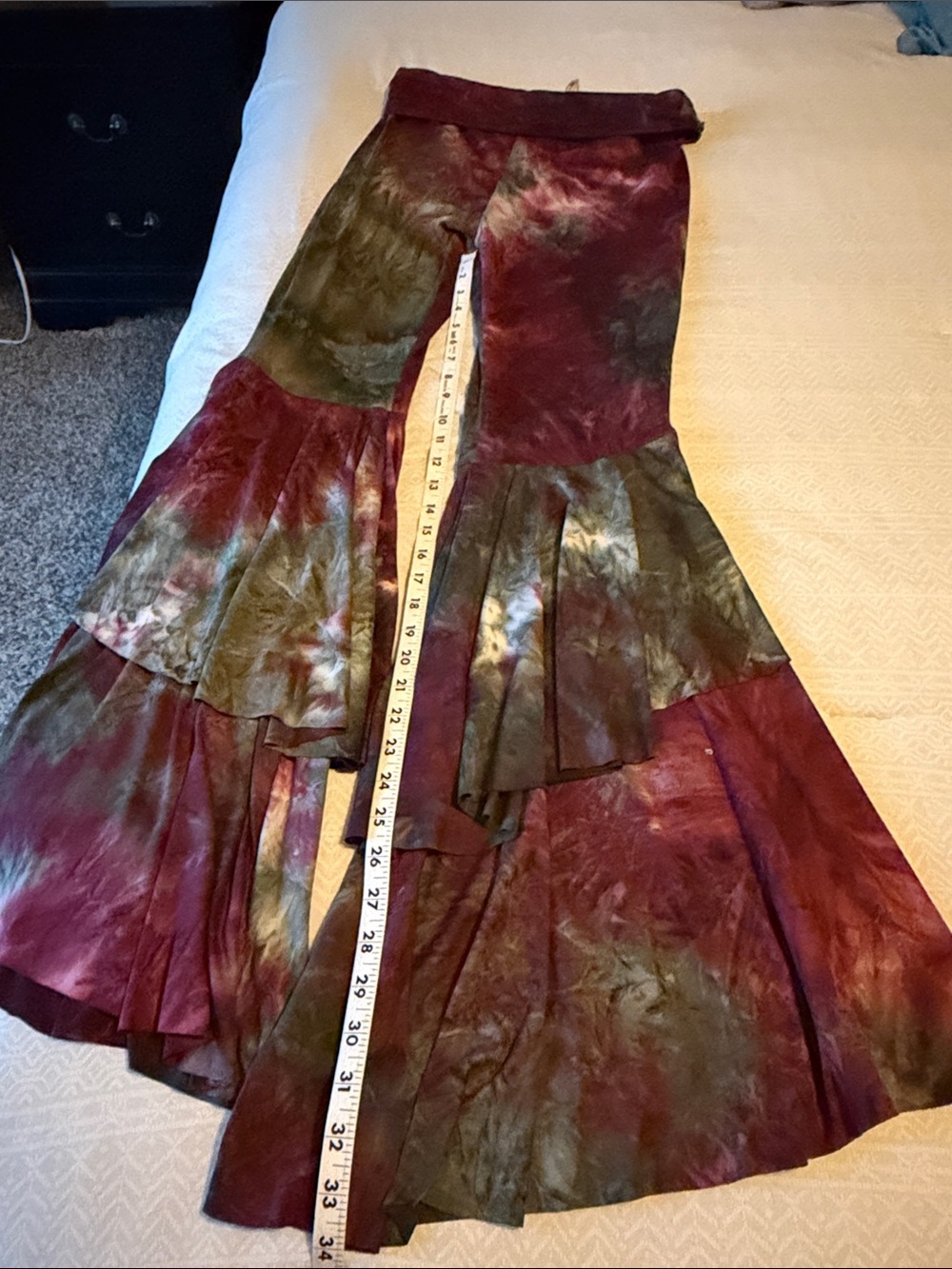 Kantha Bae open hands brown velvet bells - Picture 7 of 9